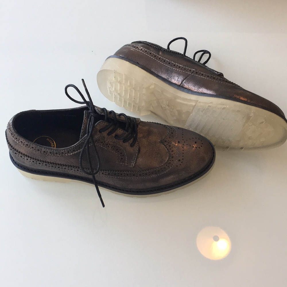 Shoes - Picture 2 of 4